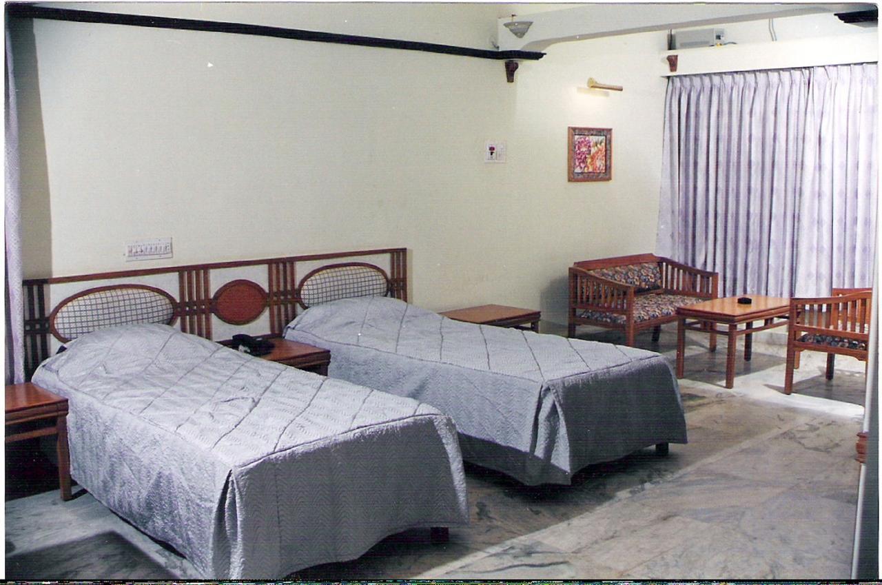Amogha International Hotel Chitradurga Екстериор снимка